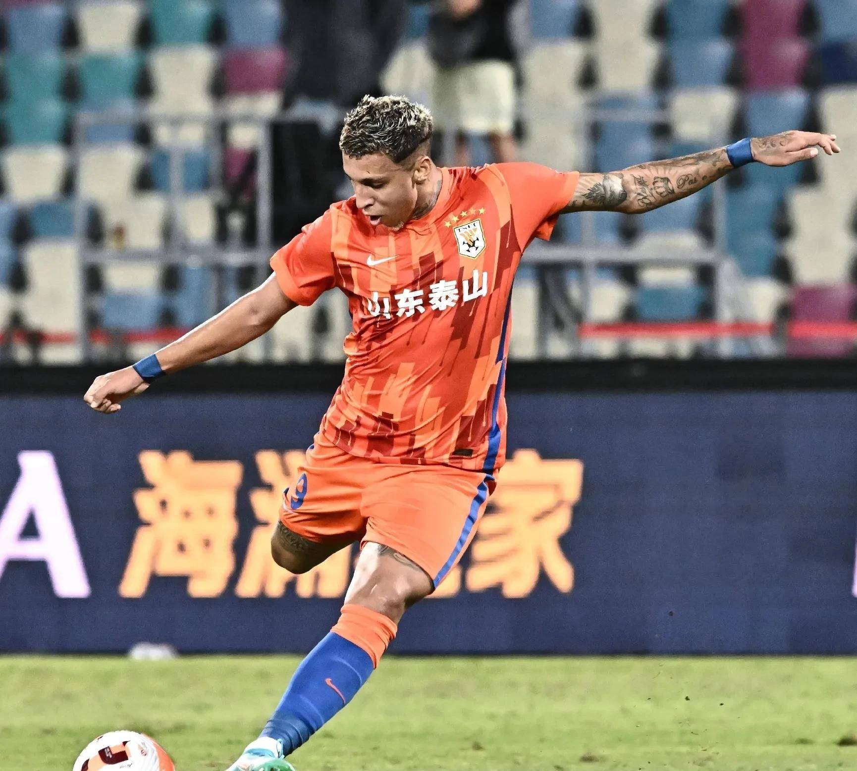 比利亚雷亚尔为什么叫黄潜